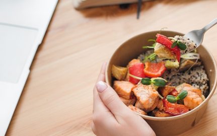 How-to-practice-healthy-eating-habits-at-work